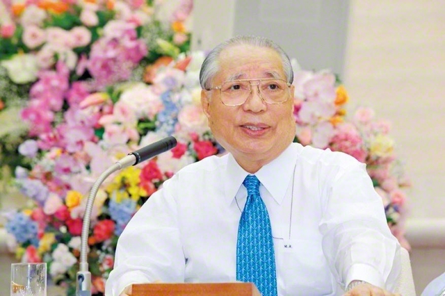 「一日一日を悔いなく、快活に！――まさに学会員の皆さまの心意気である。これからも、これで進みましょう！」――広布の大道を歩む創価の友をたたえる池田先生（2006年5月、創価国際友好会館〈当時〉）