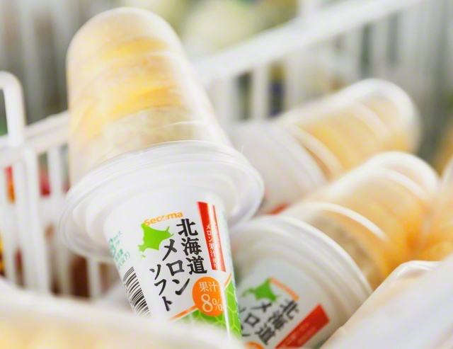大人気の「北海道メロンソフト」。“規格外のメロンを活用できないか”との農家の声から生まれた