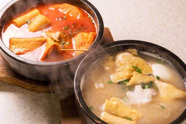 韓国〈白〉おでん㊨はコムタン風。韓国〈赤〉おでんはユッケジャン風（各1408円）。実は、柳生九兵衛がプロデュースしました