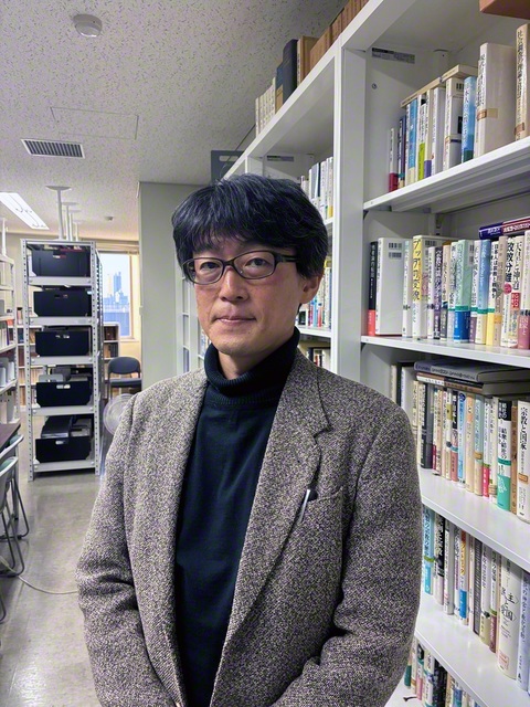 てらだ・よしろう　1972年、鹿児島県・屋久島生まれ。東京学芸大学卒業、同大学院教育学研究科修士課程修了、東洋大学大学院社会学研究科博士課程修了。博士（社会学）。東洋大学、東京学芸大学非常勤講師、大正大学准教授などを経て現職。専門は宗教社会学。日本宗教学会理事。著書に『旧植民地における日系新宗教の受容』、共著に『東日本大震災後の宗教とコミュニティ』『戦後史のなかの「国家神道」』『よくわかる宗教学』『近現代日本の宗教変動』などがある