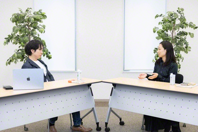 駒崎弘樹さん㊧と恩蔵絢子さん