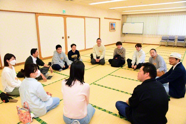 笑顔があふれた青年座談会
