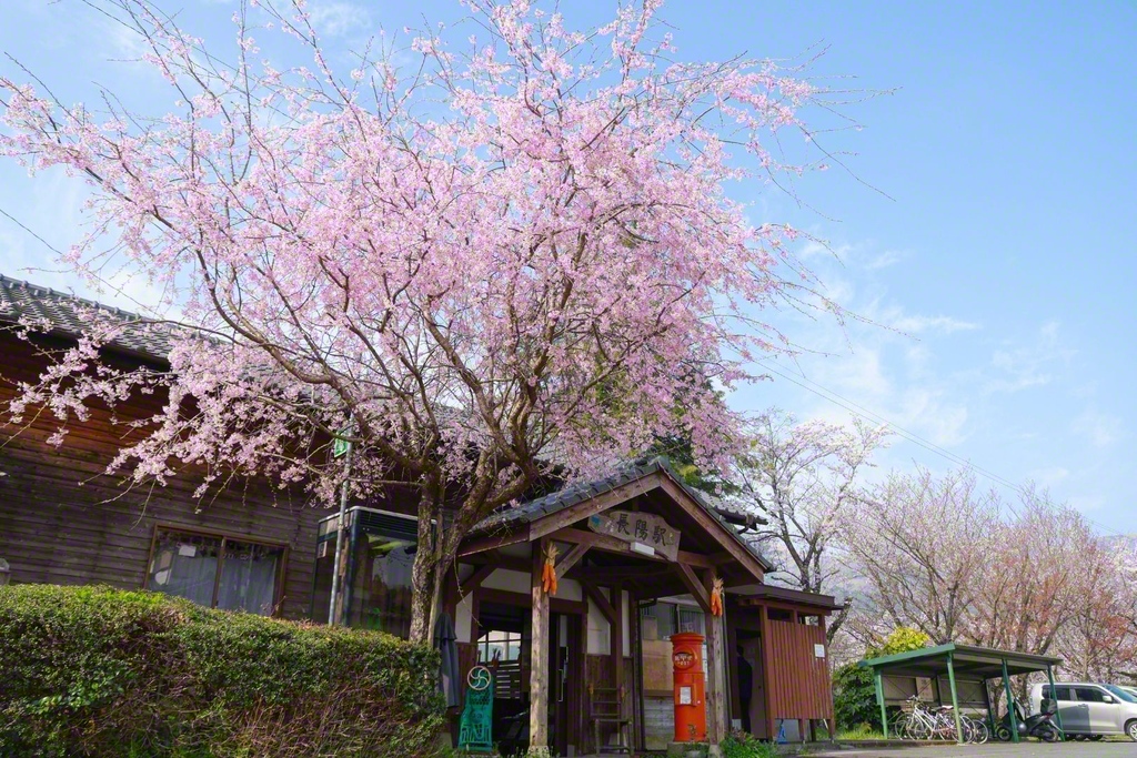 旧国鉄時代の1928年に開業し、当時の姿が残る長陽駅