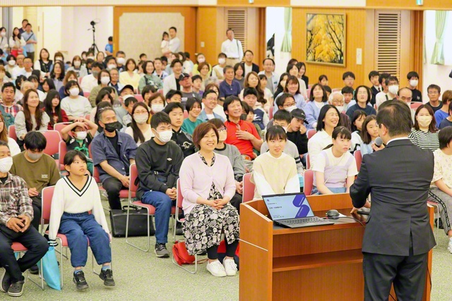 「みんなでつながろう！　未来へつなげよう！」をテーマに開催された「きぼうフェスタ」（岐阜文化会館で）