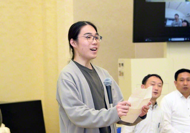 内田優大さん㊧