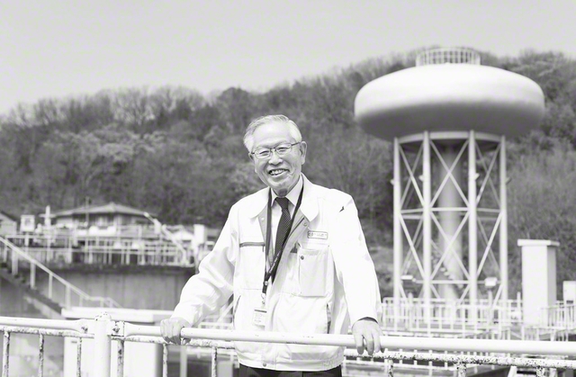 師弟の原点を胸に、誰からも信頼され、慕われる人に成長するための振る舞いを貫いてきた真鍋さん。温厚で誠実な姿に、会社の関係者や後輩、取引先などからの信頼は厚い。ある後輩は、「何かトラブルがあっても、真鍋さんが一緒にお客さまのところに行ってくれると問題が荒立たないんです」と