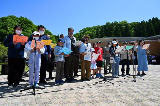 日田大峰圏の大分列車合唱団と、その家族らが合唱を披露した