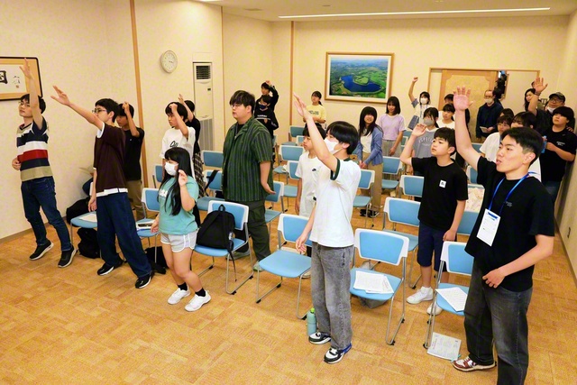 当日に向けて、振り付けの練習もスタート（四国池田文化会館で）