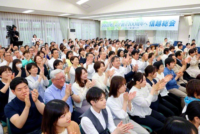 さらなる広布拡大へ！――かつて池田先生が後継の弟子を励まし続けた会場に、信越の同志の熱気があふれる