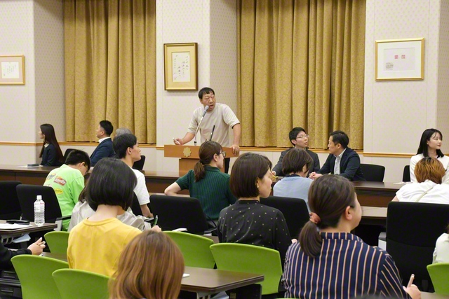 「フードロスと貧困」などの問題を学び合ったユースアクションセミナー（10日、関西池田記念会館で）