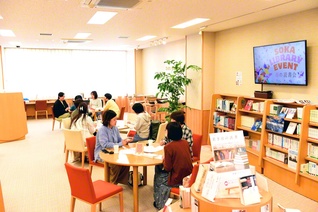 語らいが弾んだ前回の読書会（5月10日、新潟池田文化会館で）