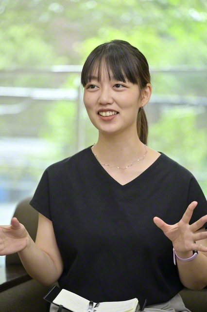 いわもと・なな　1999年、東京都生まれ。一橋大学大学院社会学研究科博士課程在籍。2020年にNPO法人POSSE（06年設立）へ参加。25年から現職。奨学金返済者の実態調査および若者政策の提言、生活困窮者の支援活動などを通じて労働・貧困問題に取り組んでいる