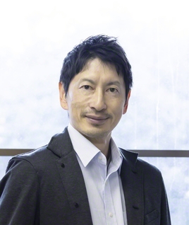 つつい・じゅんや　1970年、福岡県生まれ。一橋大学社会学部卒業。同大学大学院社会学研究科博士後期課程単位所得満期退学。博士（社会学）。専門は家族社会学・計量社会学。著書に『人はなぜ結婚するのか　性愛・親子の変遷からパートナーシップまで』（中公新書）、『結婚と家族のこれから　共働き社会の限界』（光文社新書）など