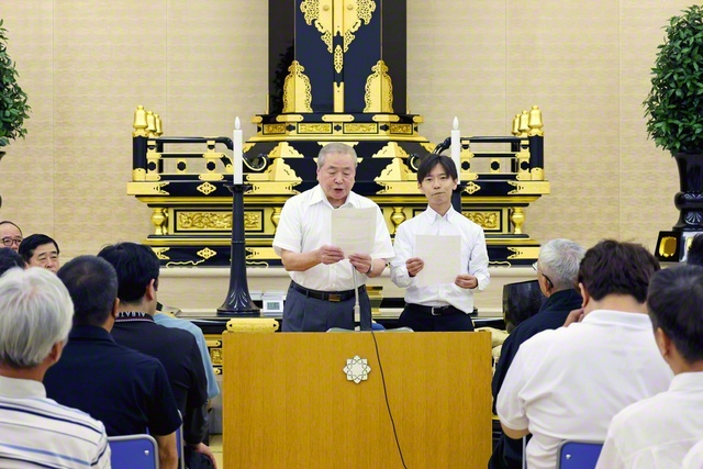壮年部・福留委員長㊧と男子部・細川委員長があいさつ