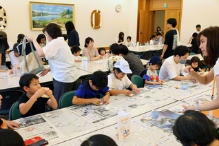 親子の語らいが弾んだ「クラフト教室」