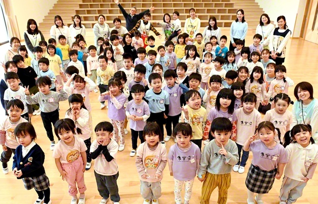 年長・年中の“太陽の子”が笑顔で（本年4月）