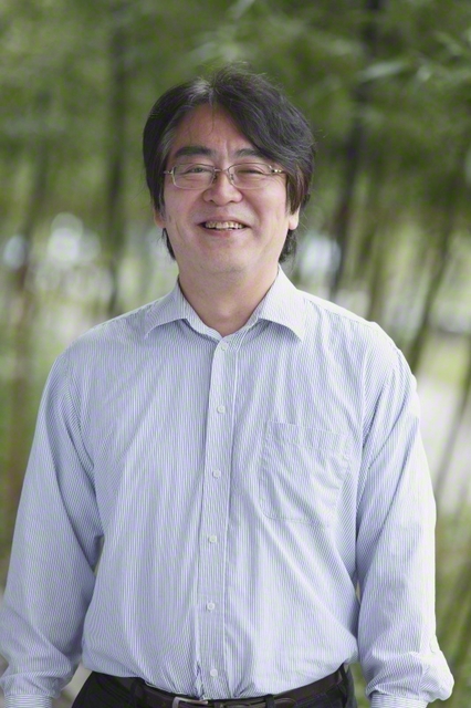 　ひろい・よしのり　1961年、岡山県生まれ。東京大学大学院修士課程修了。大学院修了後、厚生省（現・厚生労働省）勤務、千葉大学教授、京都大学教授などを経て現職。専門は公共政策、科学哲学。「定常型社会」をいち早く提唱。主な著作に『人口減少社会のデザイン』（東洋経済新報社）、『定常型社会』『日本の未来像』（ともに、岩波新書）などがある