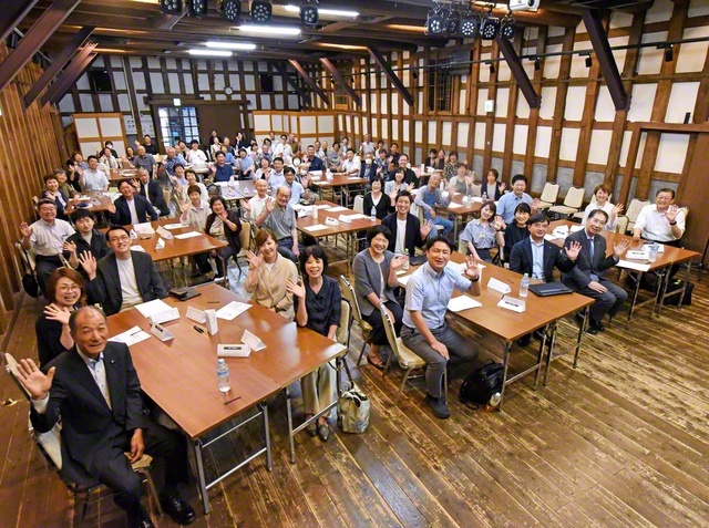 未来座談会の参加者が郷土愛を胸に。会場の國之譽ホールは、旧「國之譽」酒蔵を改修した施設で、100年以上の歴史を刻んできた
