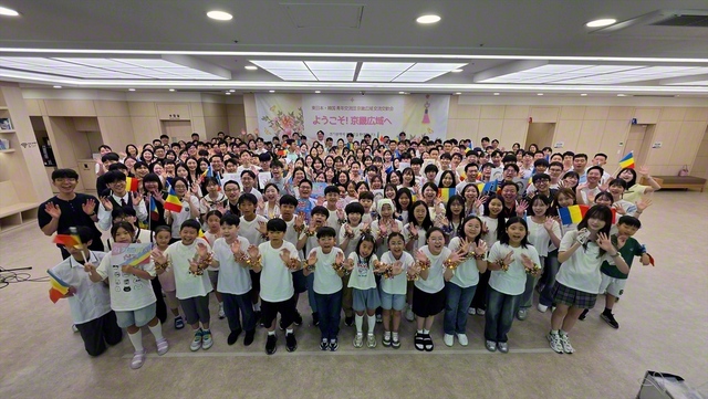 交流交歓会に参加した友との集合写真
