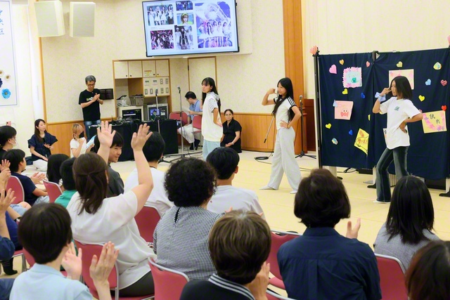 キレッキレのK-POPダンスで会場は大盛り上がり