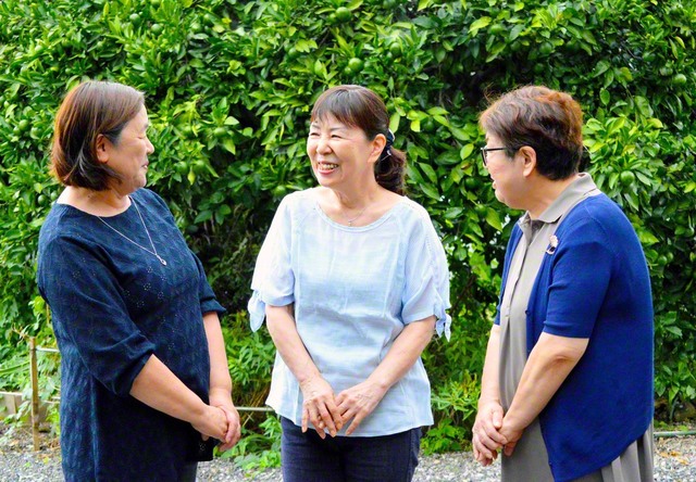 船田さん㊥は、何でも語り合える地域の同志に「感謝の念は尽きません」と語る