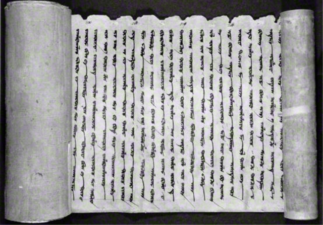 古ウイグル語で書かれた法華経。ソグド文字を改変した文字は、縦書きで左から右へ書く（ロシア科学アカデミー東洋古文書研究所所蔵）