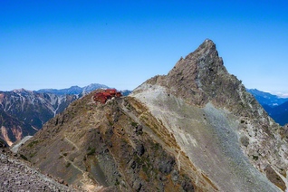 鋭く天を突く槍ケ岳。その独特の山容は登山者の憧れ